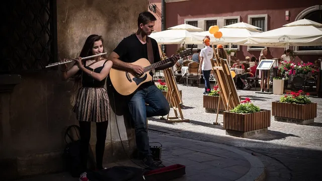 17 SET: Ore 21.00 MASTROTELLO BAND, 18 SET: Ore 21.00 MUSTANG BLUES BAND, 19 SET: Ore 21.00 4 MARZO ALLO STADIO , 20 SET: Ore 21.00 NeaCò Neapolitan Cpntamination, 21 SET: Ore 21.00 Enrico Capuano e la Tammurriata Rock, 22 SET: Ore 15.00 BATTERIE IN PIAZZA, Ore 21.00 Alberto Laurenti e RUMBA DE MAR.